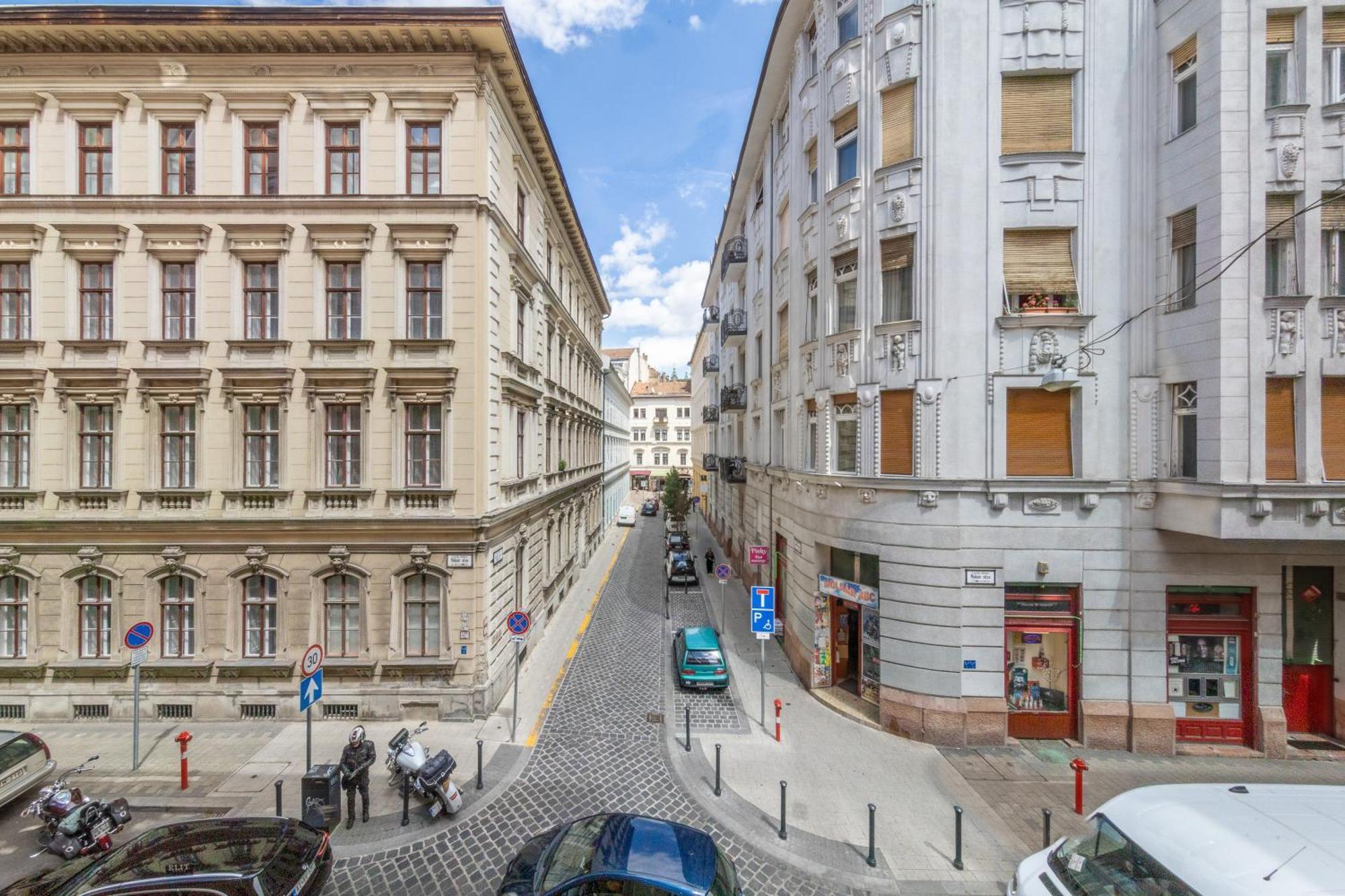 Liana-Luxury And Central Flat — Photos 3